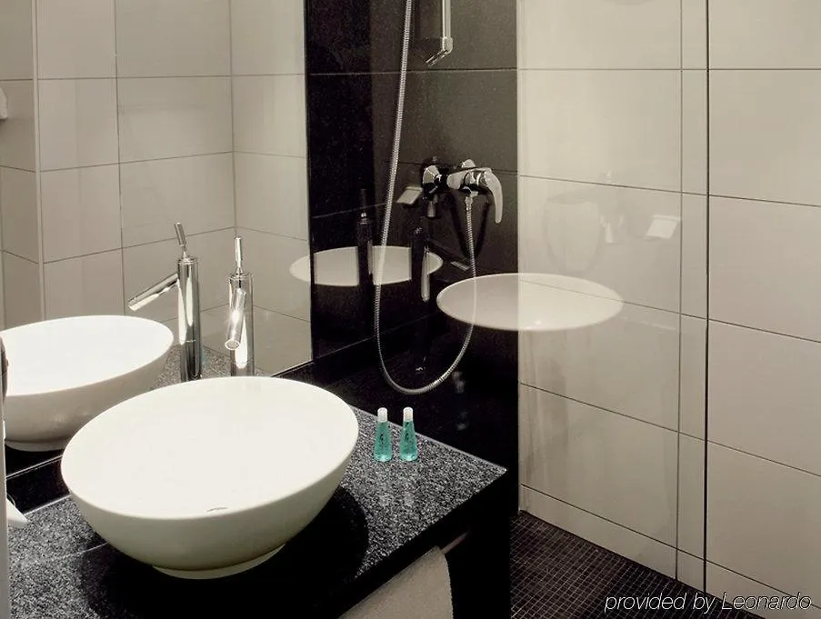Motel One Muenchen-East Side 3*, Munich Germany